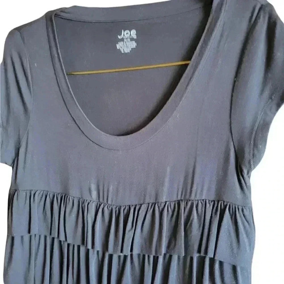 Womans Joe Black Top with Ruffles Pretty Cap Sleeves medium - Picture 2 of 8